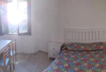 Oda ve Kahvaltı Nero Basalto Azzurro Mare 2*