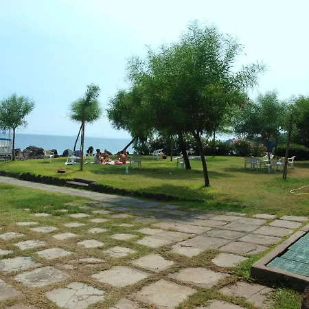 Nero Basalto Azzurro Mare Oda ve Kahvaltı Aci Castello