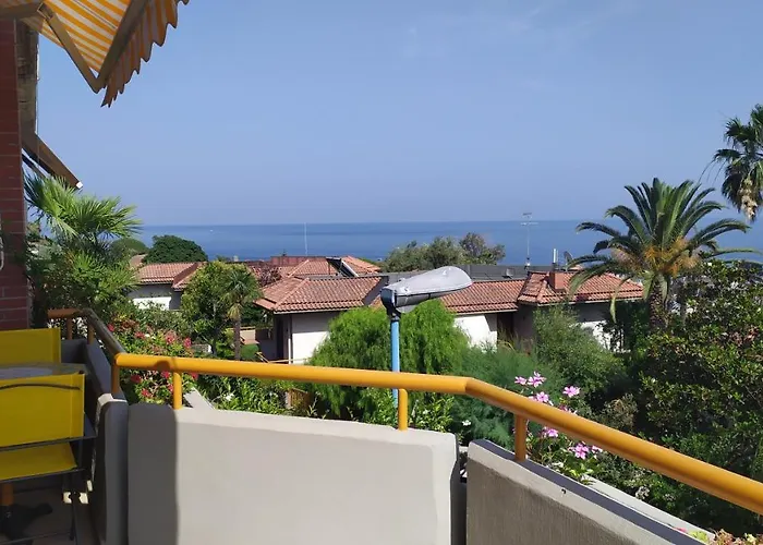 Nocleg ze śniadaniem Nero Basalto Azzurro Mare 2*