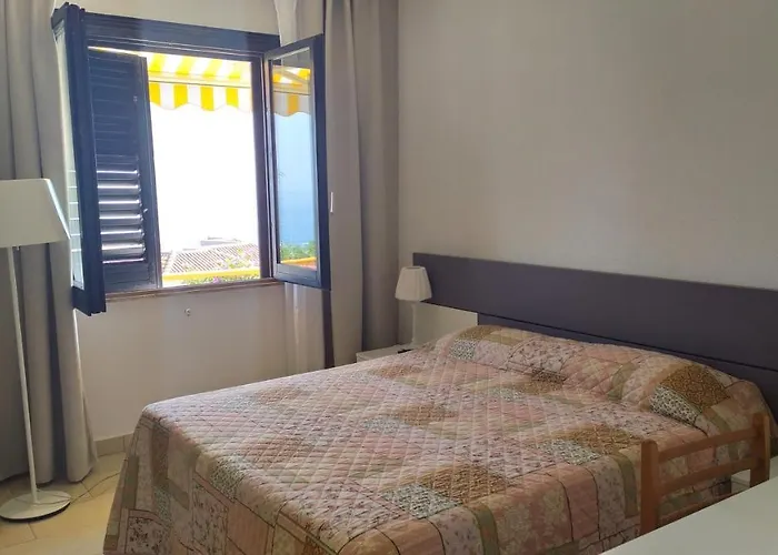 Nero Basalto Azzurro Mare B&B 아치카스텔로