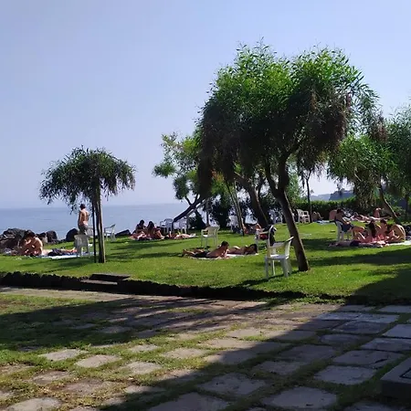 Bed & Breakfast Nero Basalto Azzurro Mare Aci Castello