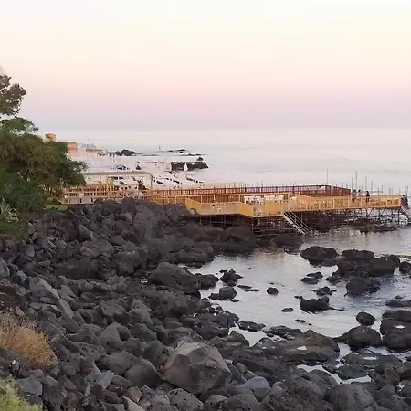 Nero Basalto Azzurro Mare Bed & Breakfast