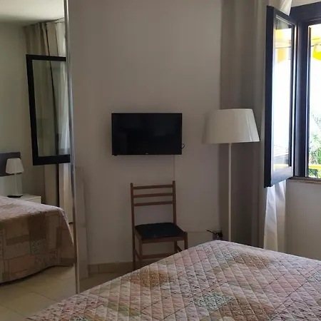 Nero Basalto Azzurro Mare Bed and breakfast