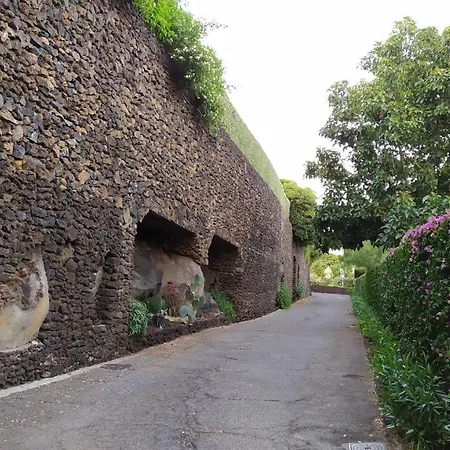 Nero Basalto Azzurro Mare 2* Aci Castello