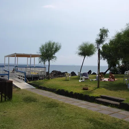 Bed & Breakfast Nero Basalto Azzurro Mare