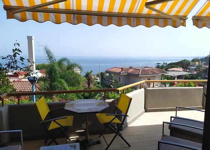 Nero Basalto Azzurro Mare Bed and breakfast