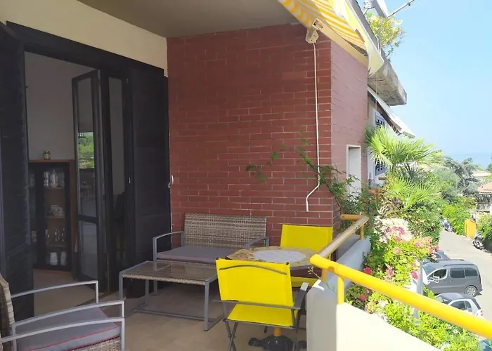 Nero Basalto Azzurro Mare Bed and breakfast