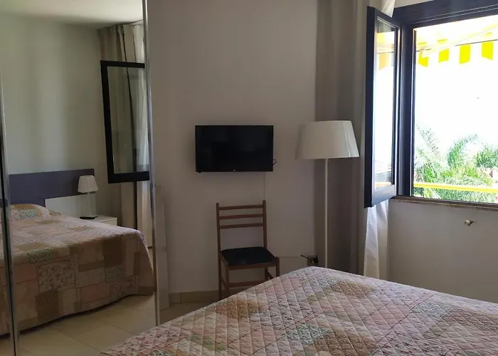 Nero Basalto Azzurro Mare Bed and breakfast