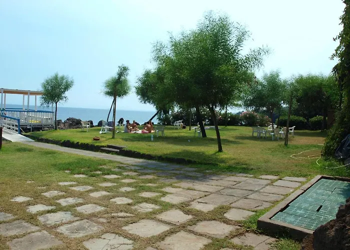 Nero Basalto Azzurro Mare Bed and breakfast Aci Castello